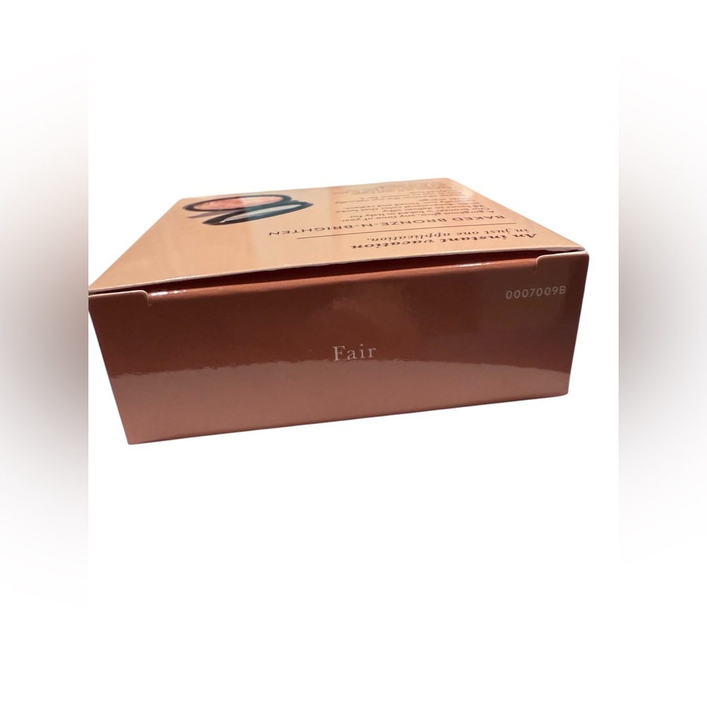 Laura Geller Baked-n- Brighten Bronzer in Fair - Picture 7 of 7